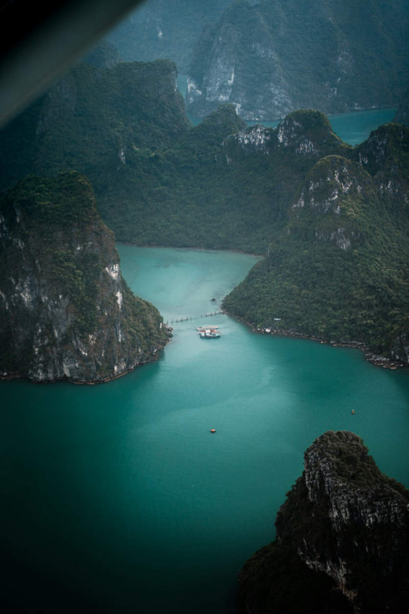 Wall Poster - Alpine Lake in Halong Bay