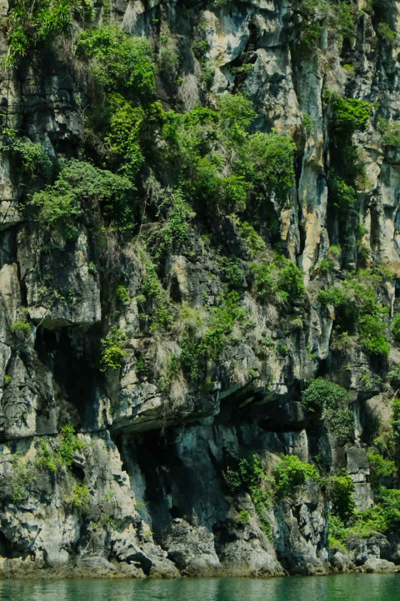 Wall Poster - Coastal Cliffs in Halong Bay