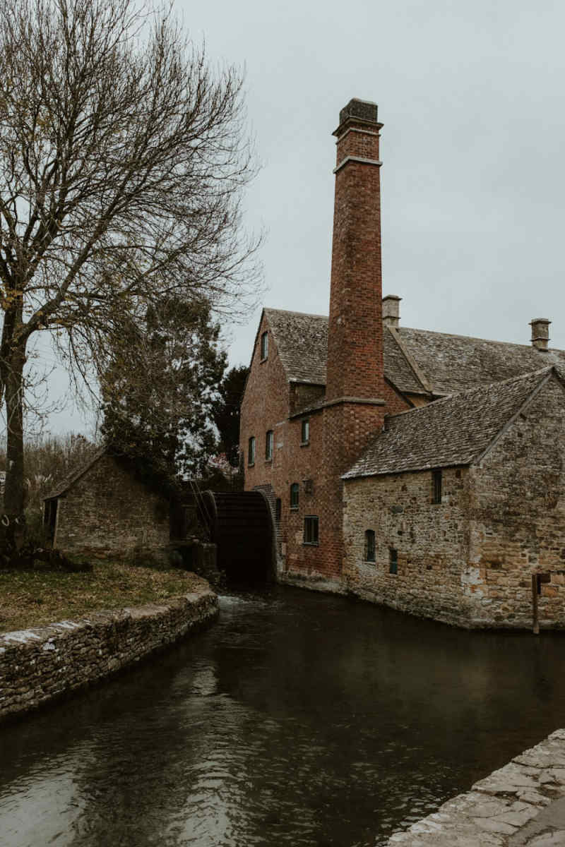 Wall Poster - Island in the Cotswolds